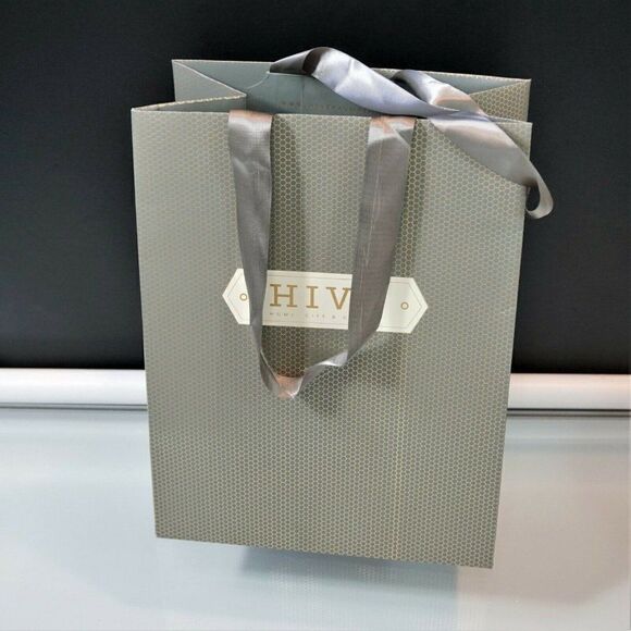 Hive Boutique Store West Palm Beach Florida Totes 4 Paper Gift Bags Rope Handle - Picture 5 of 9